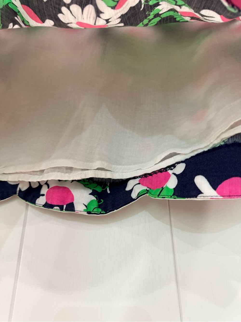 Lilly Pulitzer Navy Floral Daisy Print Skirt with Pink Centers and Green Vines - Picture 2 of 8